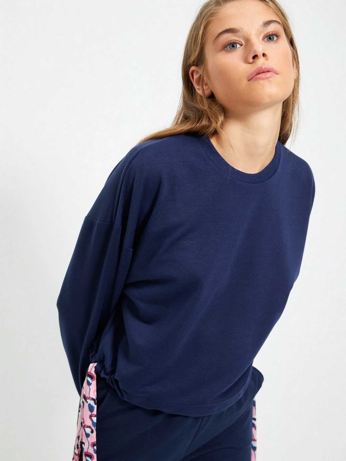 Худи и свитшоты Trendyol модель TWOAW22SW0051/Lacivert Фото