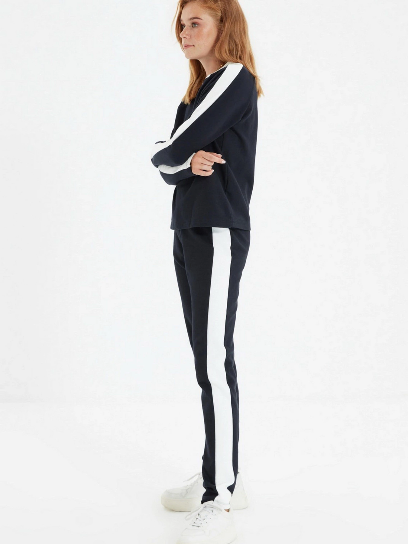 Худи и свитшоты Trendyol модель TWOAW22SW0082/Lacivert Худи и свитшоты Trendyol модель TWOAW22SW0082/Lacivert Фото
