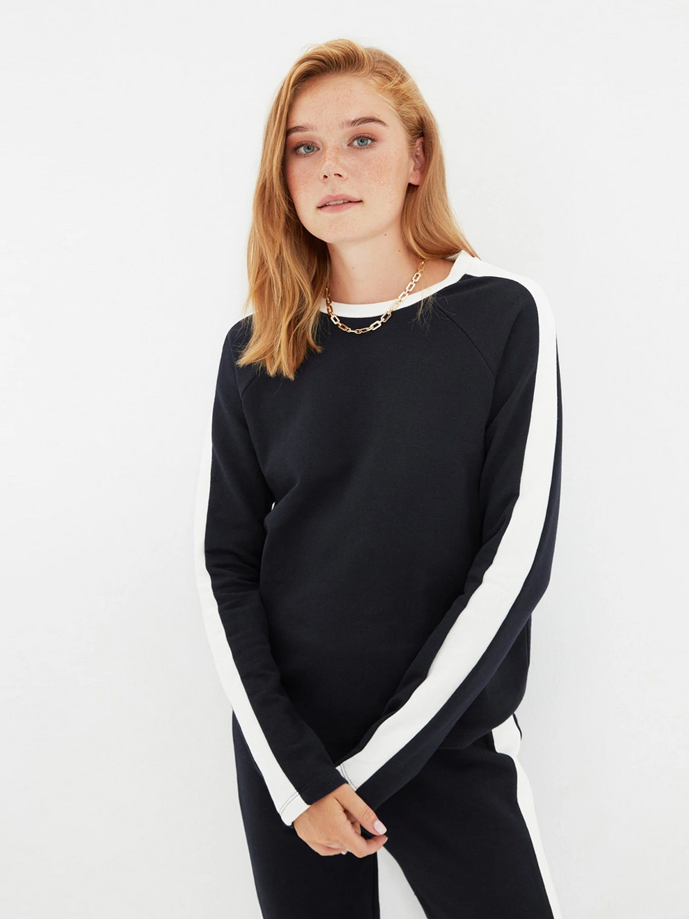 Худи и свитшоты Trendyol модель TWOAW22SW0082/Lacivert Худи и свитшоты Trendyol модель TWOAW22SW0082/Lacivert Фото