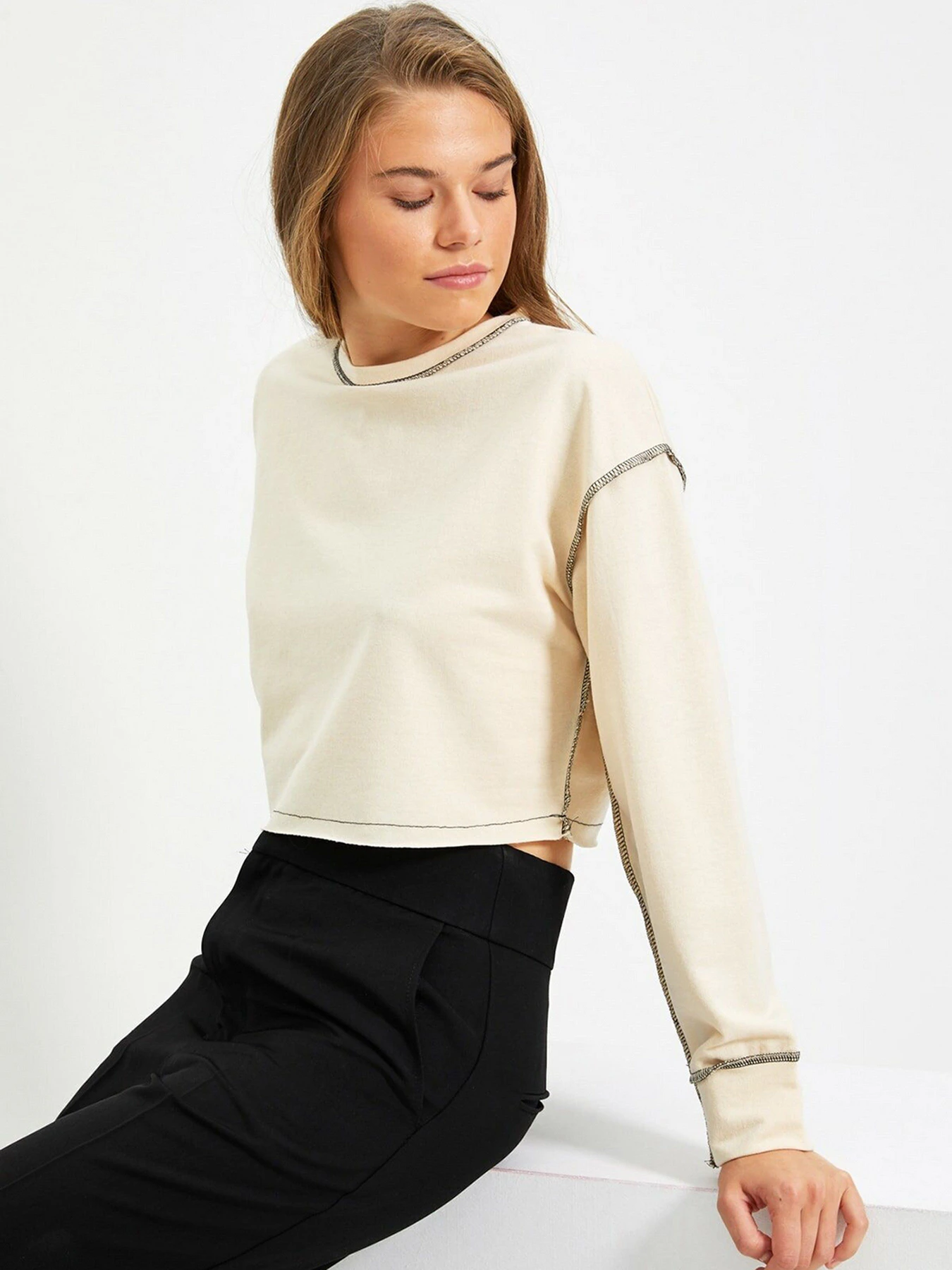 Худи и свитшоты Trendyol модель TWOAW22SW0450/Bej Худи и свитшоты Trendyol модель TWOAW22SW0450/Bej Фото