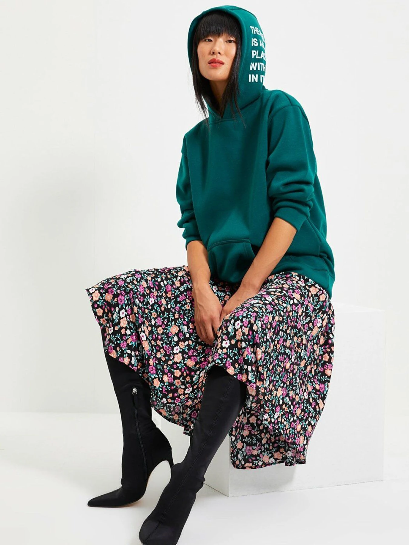 Худи и свитшоты Trendyol модель TWOAW22SW0709/Zumrut Yesili Худи и свитшоты Trendyol модель TWOAW22SW0709/Zumrut Yesili Фото
