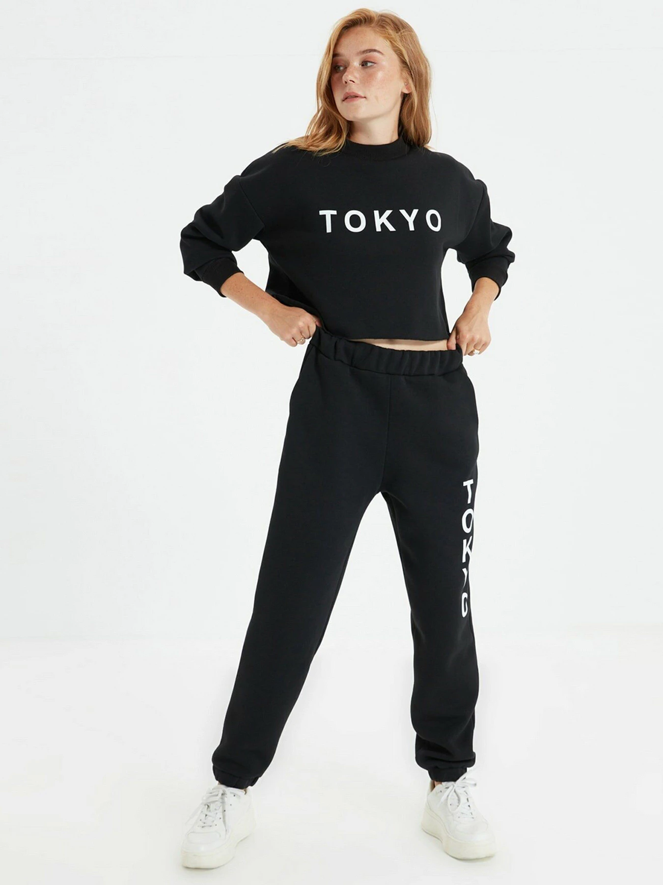 Худи и свитшоты Trendyol модель TWOAW22SW0895/Siyah Худи и свитшоты Trendyol модель TWOAW22SW0895/Siyah Фото