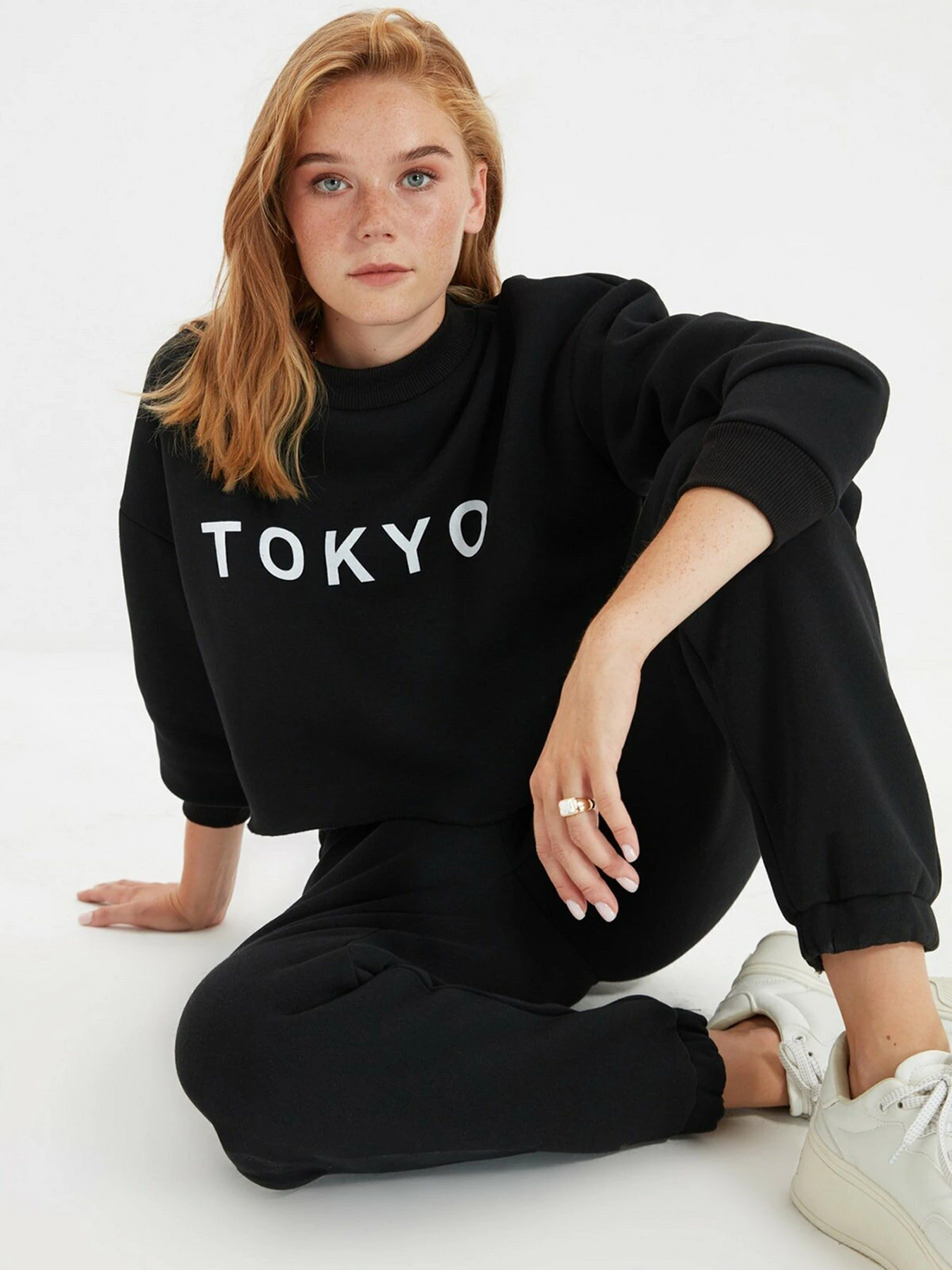 Худи и свитшоты Trendyol модель TWOAW22SW0895/Siyah Худи и свитшоты Trendyol модель TWOAW22SW0895/Siyah Фото