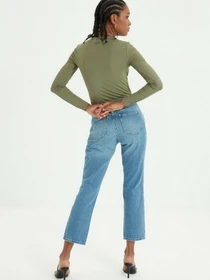 Джинсы Trendyol Mom модель TWOAW22JE0181/Mavi Фото