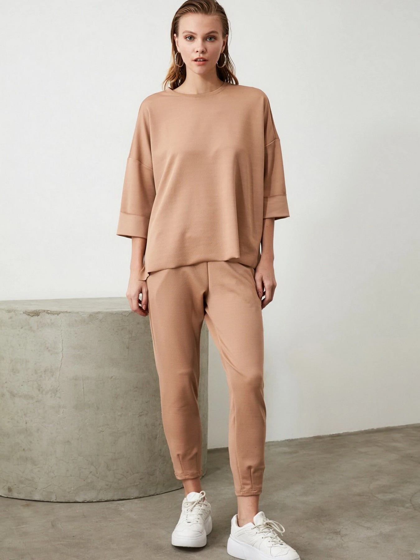 Костюмы Trendyol модель TWOAW21AU0032/Bej Костюмы Trendyol модель TWOAW21AU0032/Bej Фото