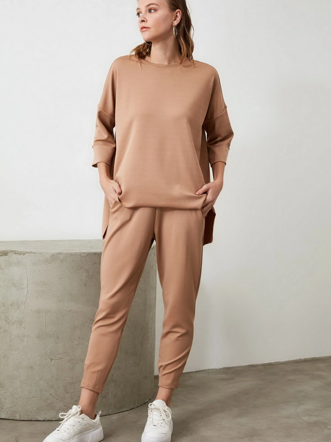 Костюмы Trendyol модель TWOAW21AU0032/Bej Костюмы Trendyol модель TWOAW21AU0032/Bej Фото