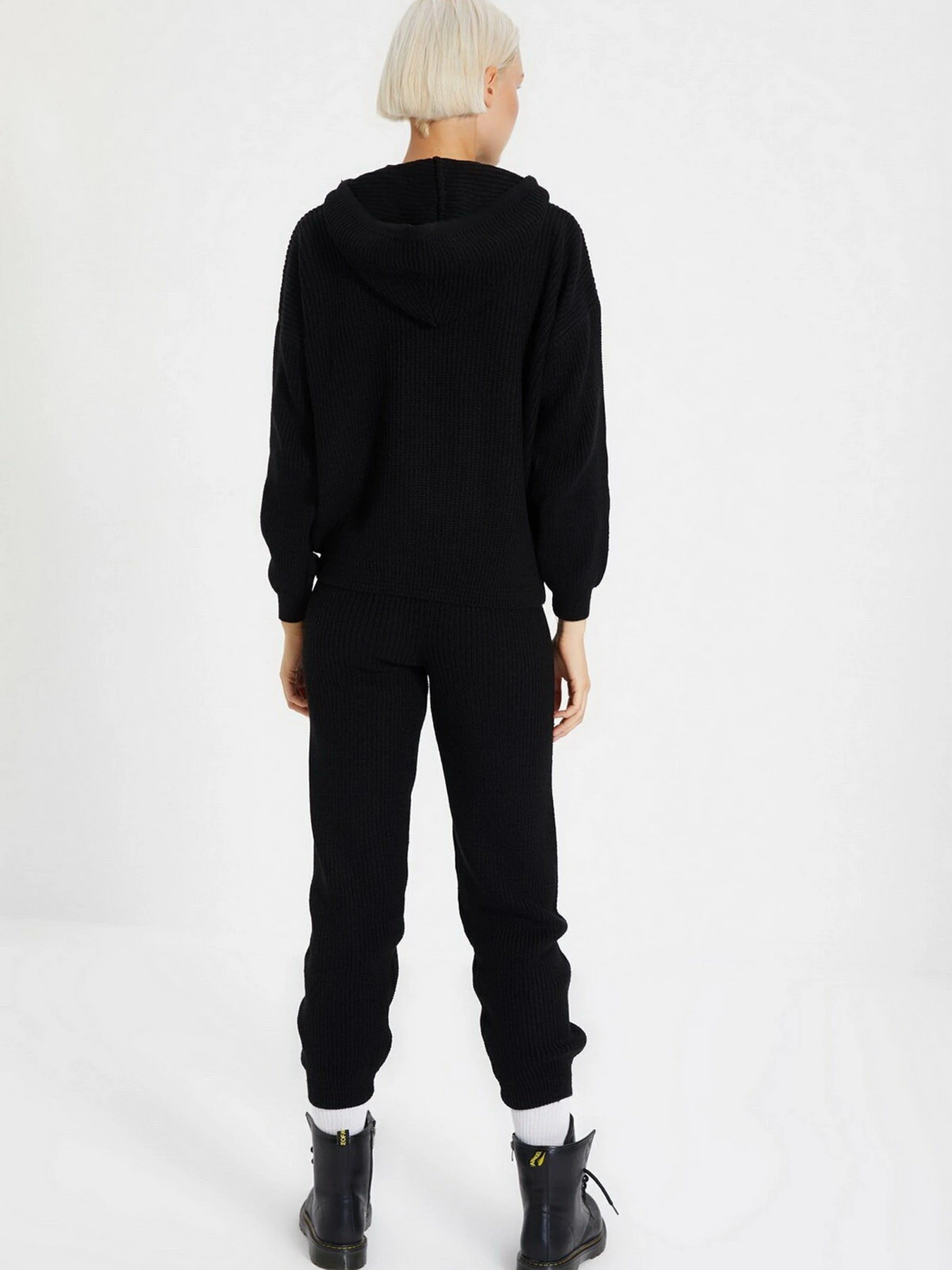 Костюмы Trendyol модель TWOAW21AU0137/Siyah Костюмы Trendyol модель TWOAW21AU0137/Siyah Фото