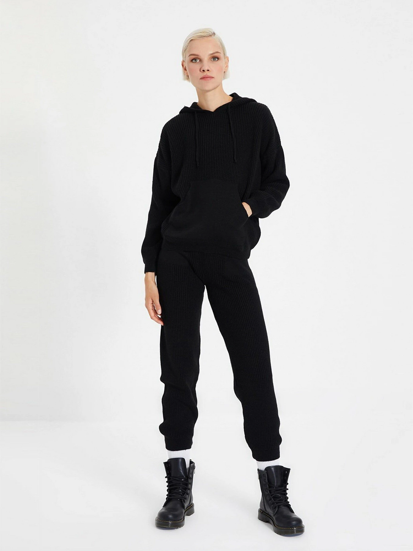 Костюмы Trendyol модель TWOAW21AU0137/Siyah Костюмы Trendyol модель TWOAW21AU0137/Siyah Фото