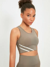 Футболки і поло Trendyol модель TWOAW22SS0016/Koyu Haki Фото