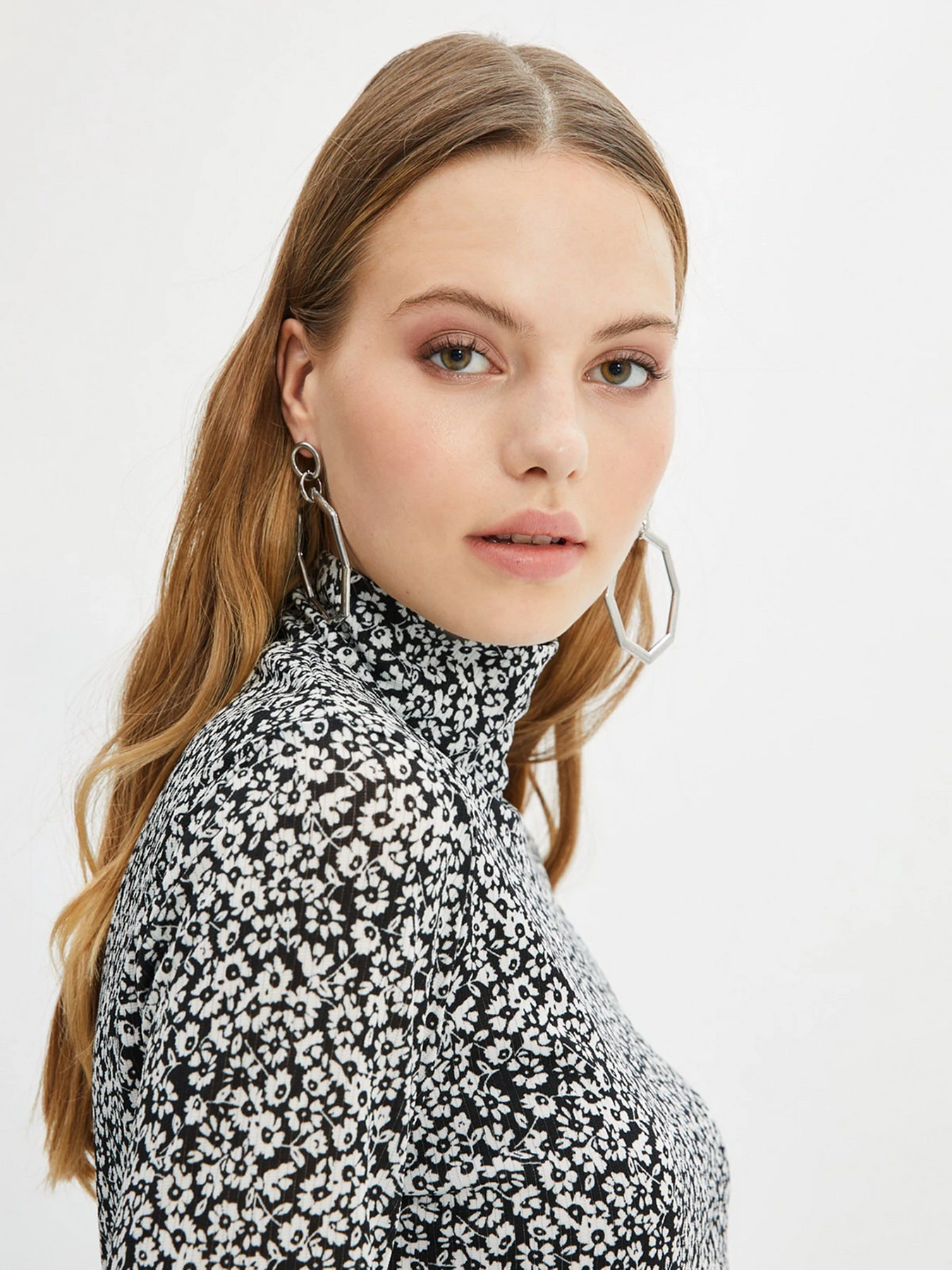 Свитры и кардиганы Trendyol модель TCTAW22UK0020/Gri Свитры и кардиганы Trendyol модель TCTAW22UK0020/Gri Фото