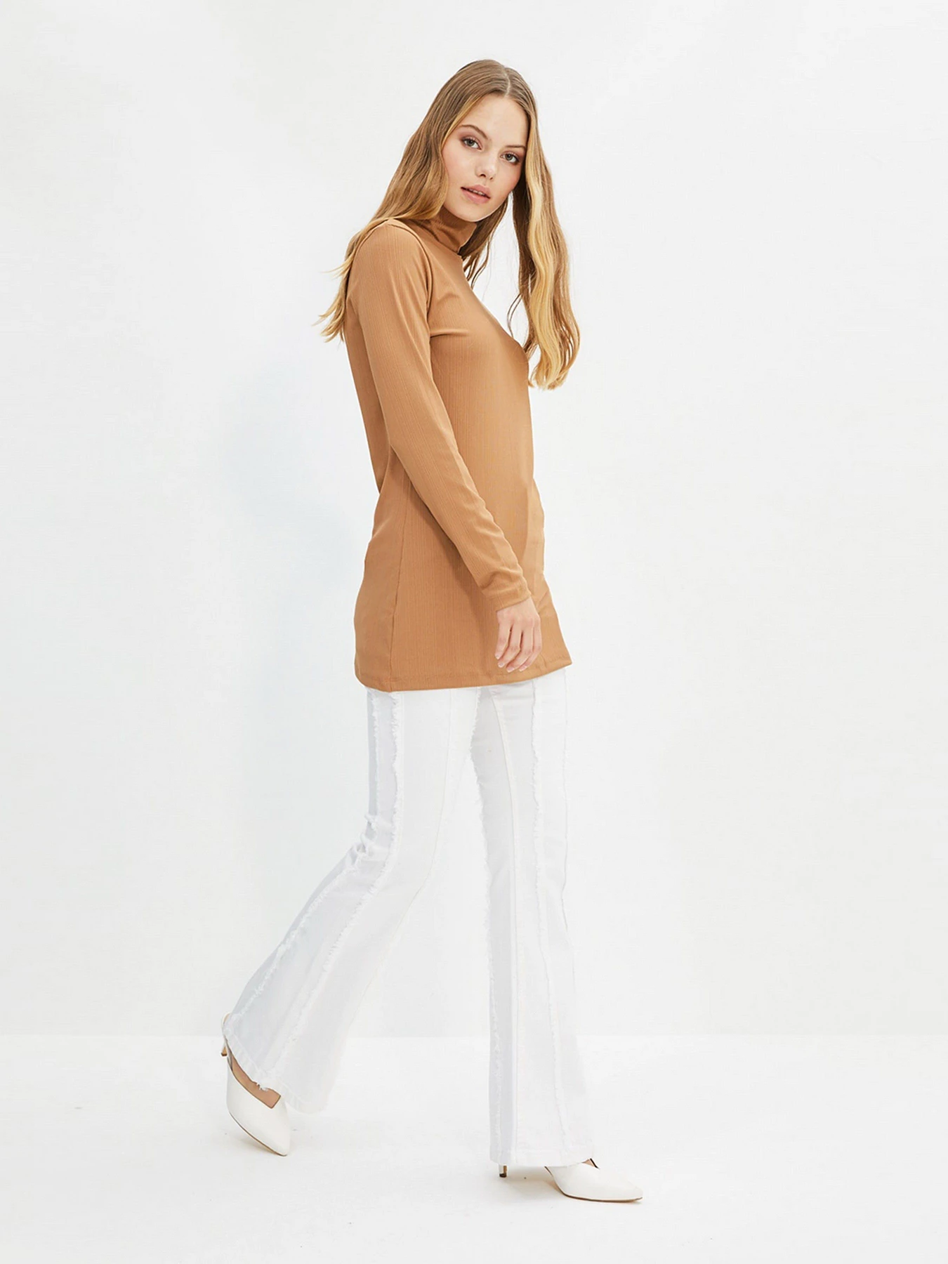 Свитры и кардиганы Trendyol модель TCTAW22UK0023/Bej Свитры и кардиганы Trendyol модель TCTAW22UK0023/Bej Фото