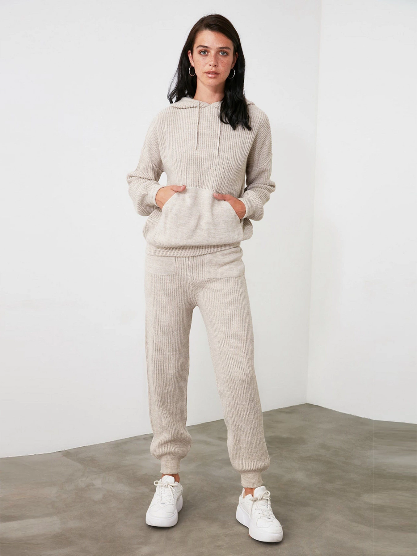 Костюмы Trendyol модель TWOAW21AU0137/Bej Костюмы Trendyol модель TWOAW21AU0137/Bej Фото