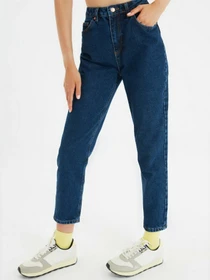 Джинсы Trendyol Mom модель TWOAW22JE0364/Koyu Mavi Фото