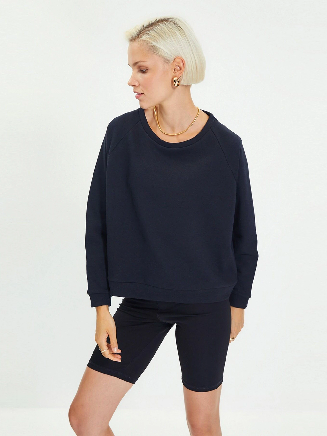 Худи и свитшоты Trendyol модель TWOAW20SW0055/Siyah Худи и свитшоты Trendyol модель TWOAW20SW0055/Siyah Фото