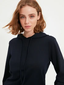 Худи и свитшоты Trendyol модель TWOAW20SW0059/Lacivert Фото