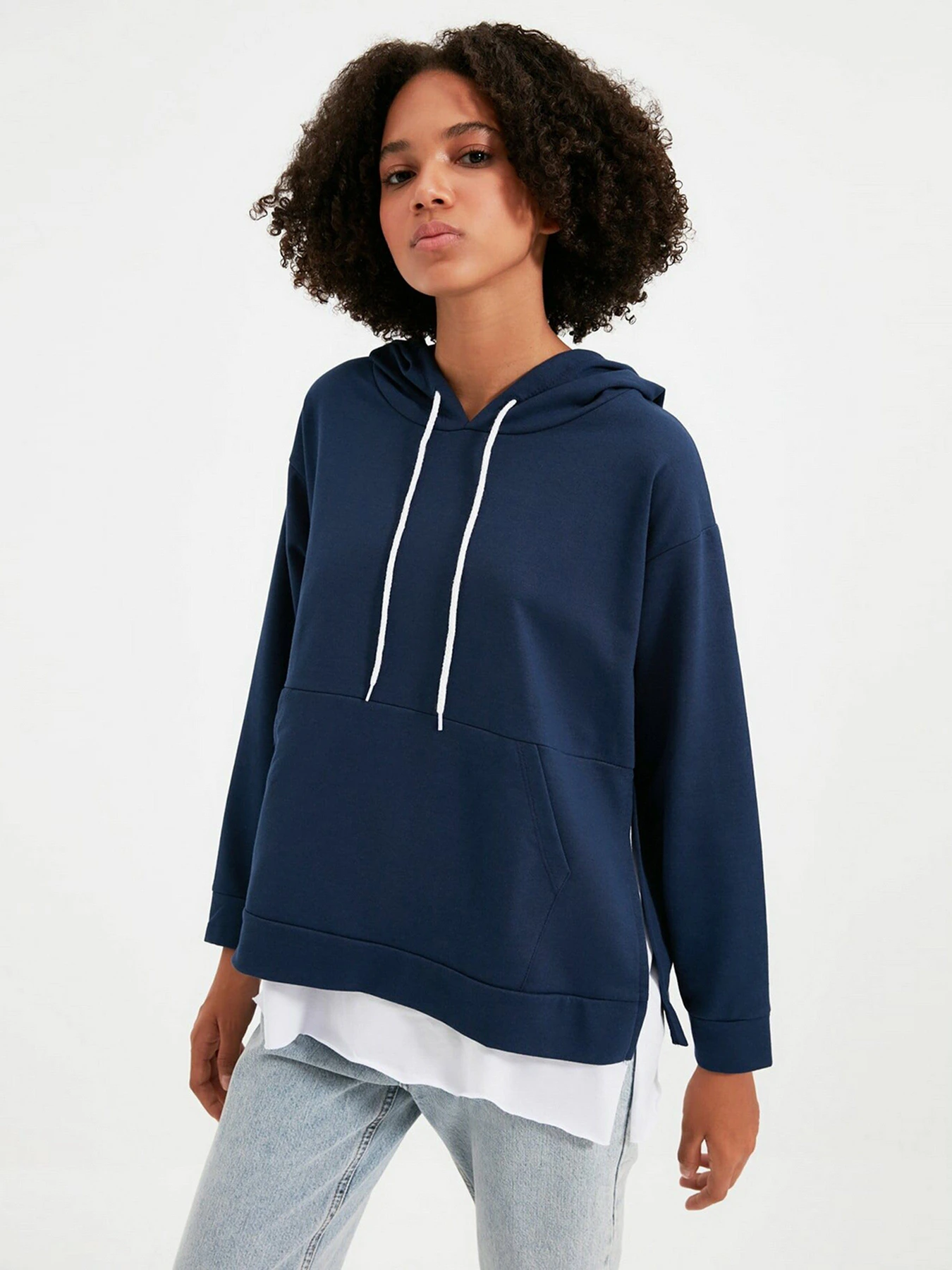 Худи и свитшоты Trendyol модель TWOAW20SW0382/Mavi Худи и свитшоты Trendyol модель TWOAW20SW0382/Mavi Фото