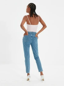 Джинсы Trendyol Mom модель TWOAW22JE0178/Mavi Фото
