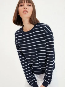 Худи и свитшоты Trendyol модель TWOAW21SW0788/Lacivert Фото