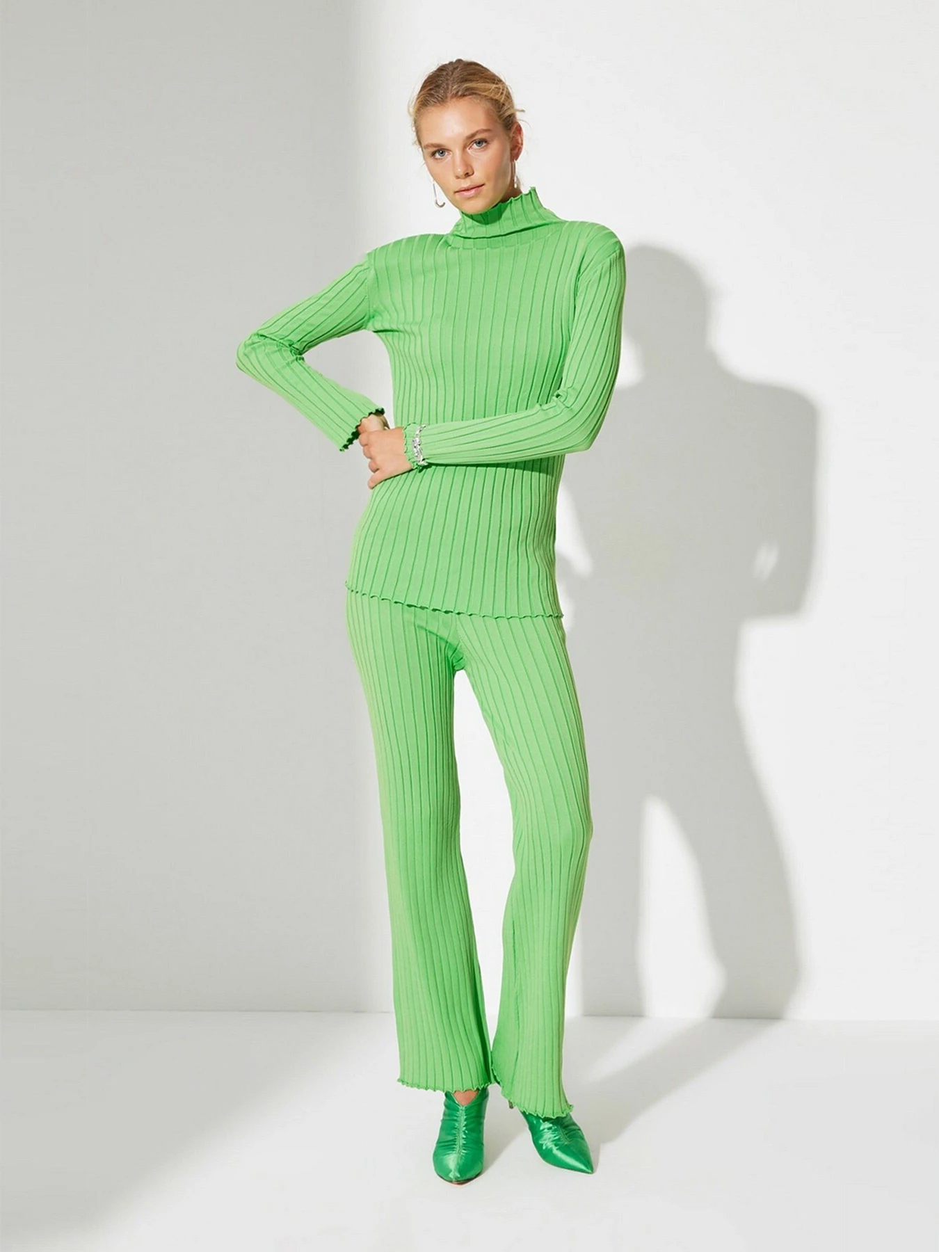Костюмы Trendyol модель TWOAW22AU0150/Yesil Костюмы Trendyol модель TWOAW22AU0150/Yesil Фото