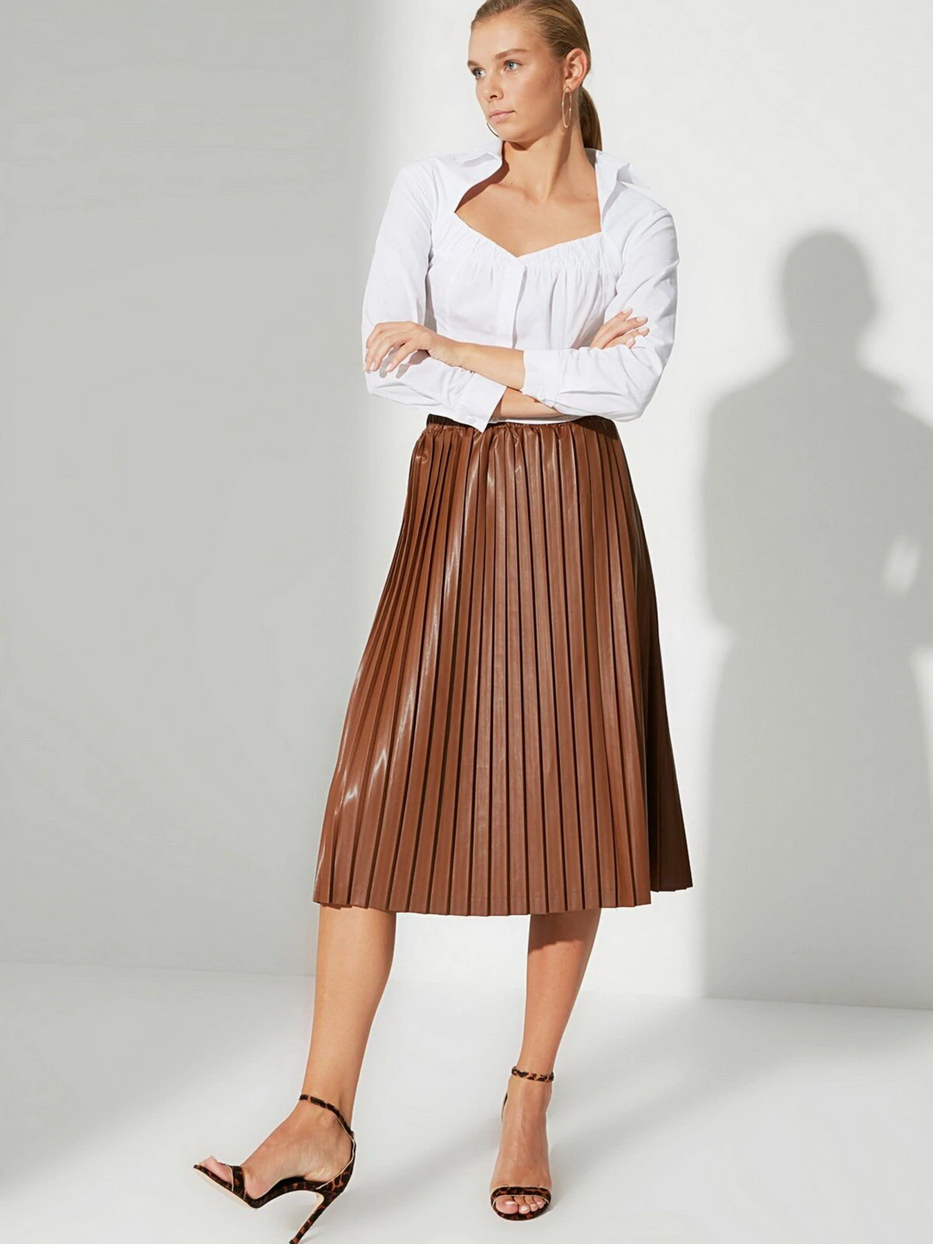 Юбки Trendyol модель TWOAW22ET0075/Kahverengi Юбки Trendyol модель TWOAW22ET0075/Kahverengi Фото