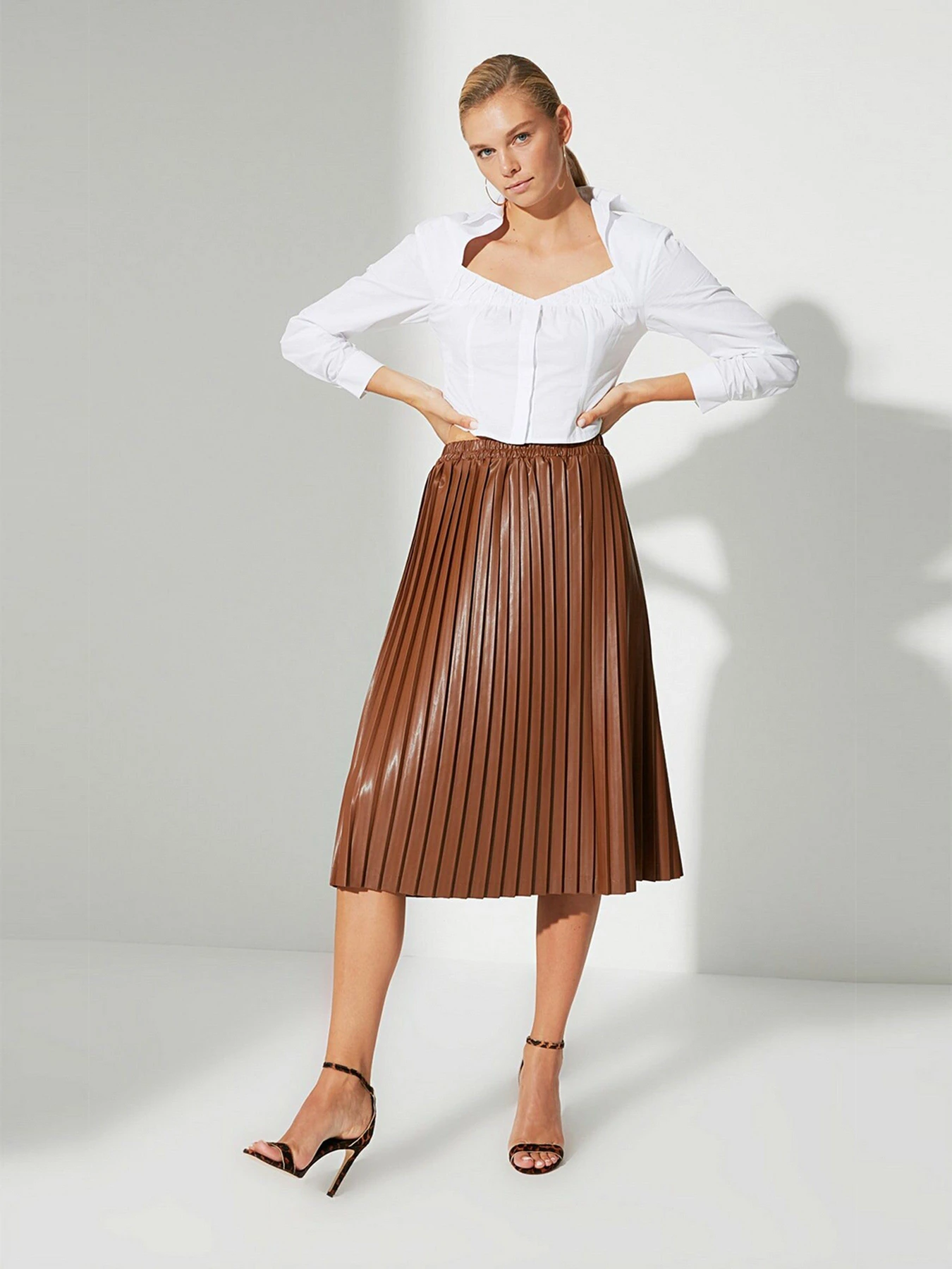 Юбки Trendyol модель TWOAW22ET0075/Kahverengi Юбки Trendyol модель TWOAW22ET0075/Kahverengi Фото