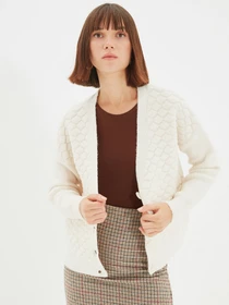 Свитры и кардиганы Trendyol модель TWOAW22HI0167/Ekru Фото
