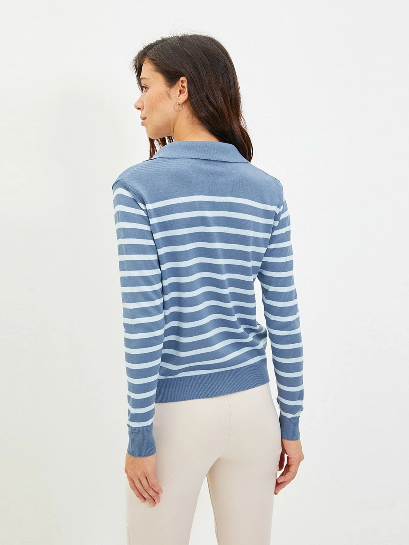 Свитры и кардиганы Trendyol модель TWOAW22KZ2101/Indigo Свитры и кардиганы Trendyol модель TWOAW22KZ2101/Indigo Фото