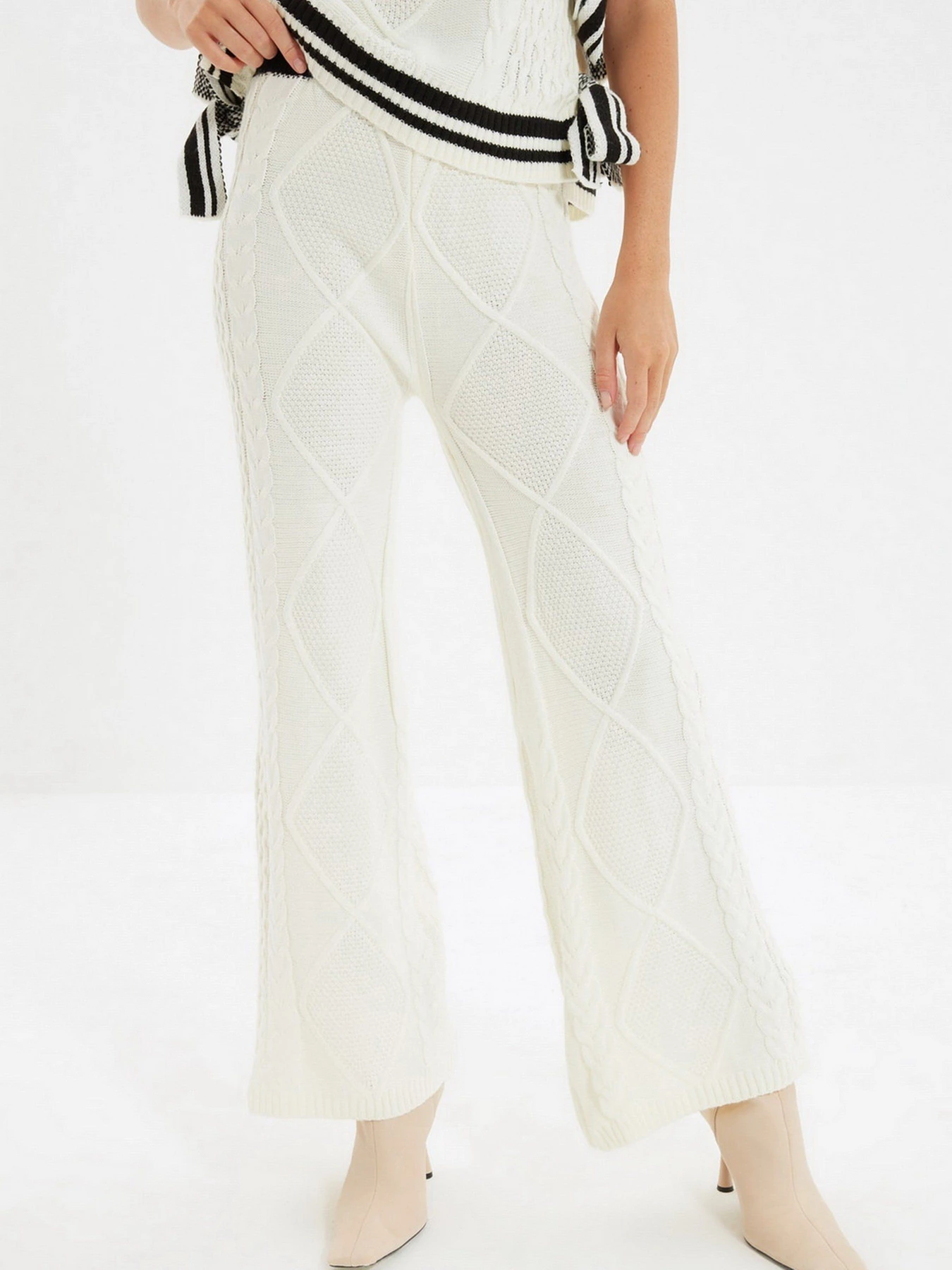 Костюмы Trendyol модель TWOAW22AU0065/Ekru Фото