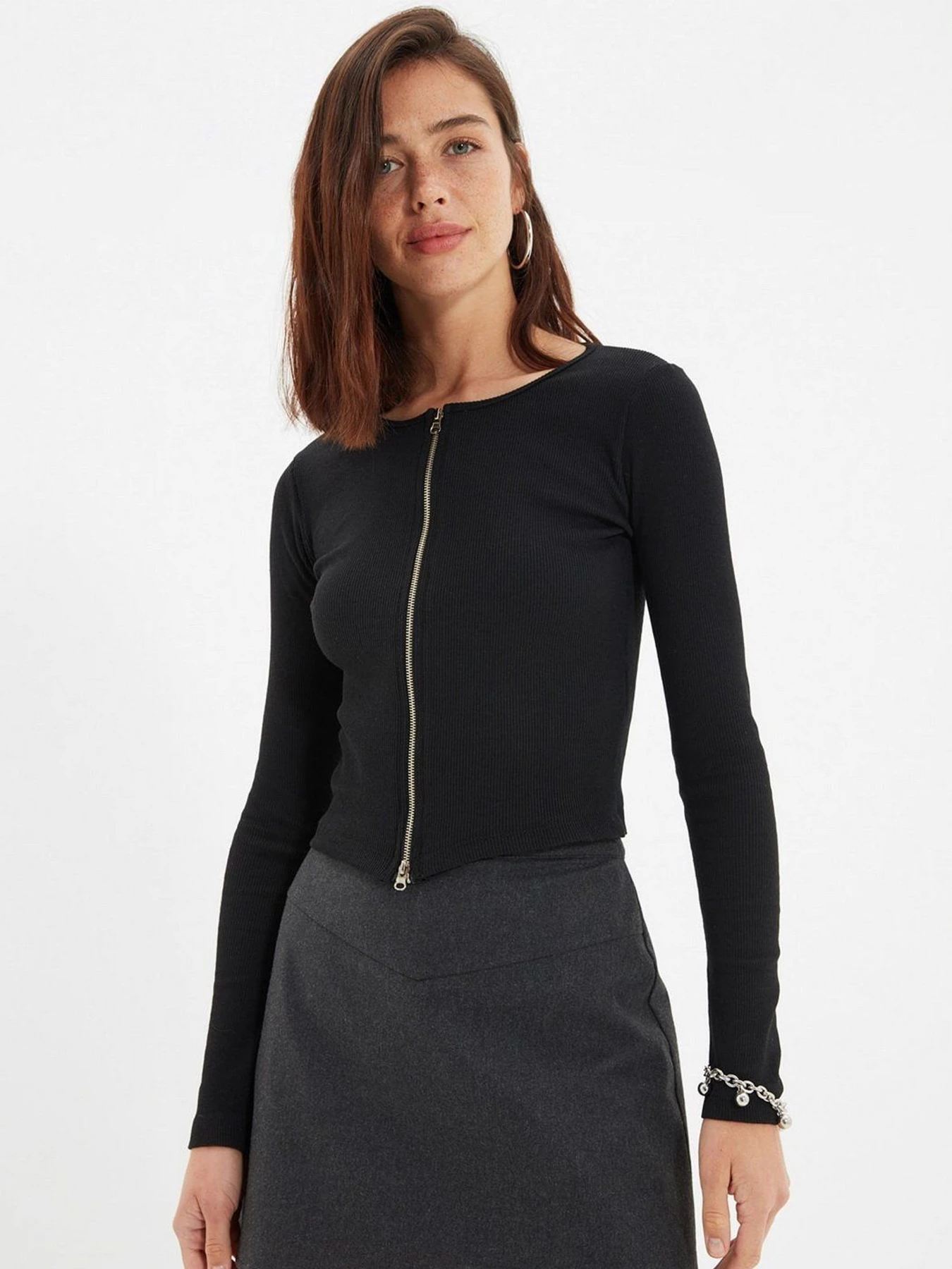 Свитры и кардиганы Trendyol модель TWOAW22BZ0598/Siyah Свитры и кардиганы Trendyol модель TWOAW22BZ0598/Siyah Фото