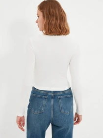 Свитры и кардиганы Trendyol модель TWOAW22BZ0982/Ekru Фото