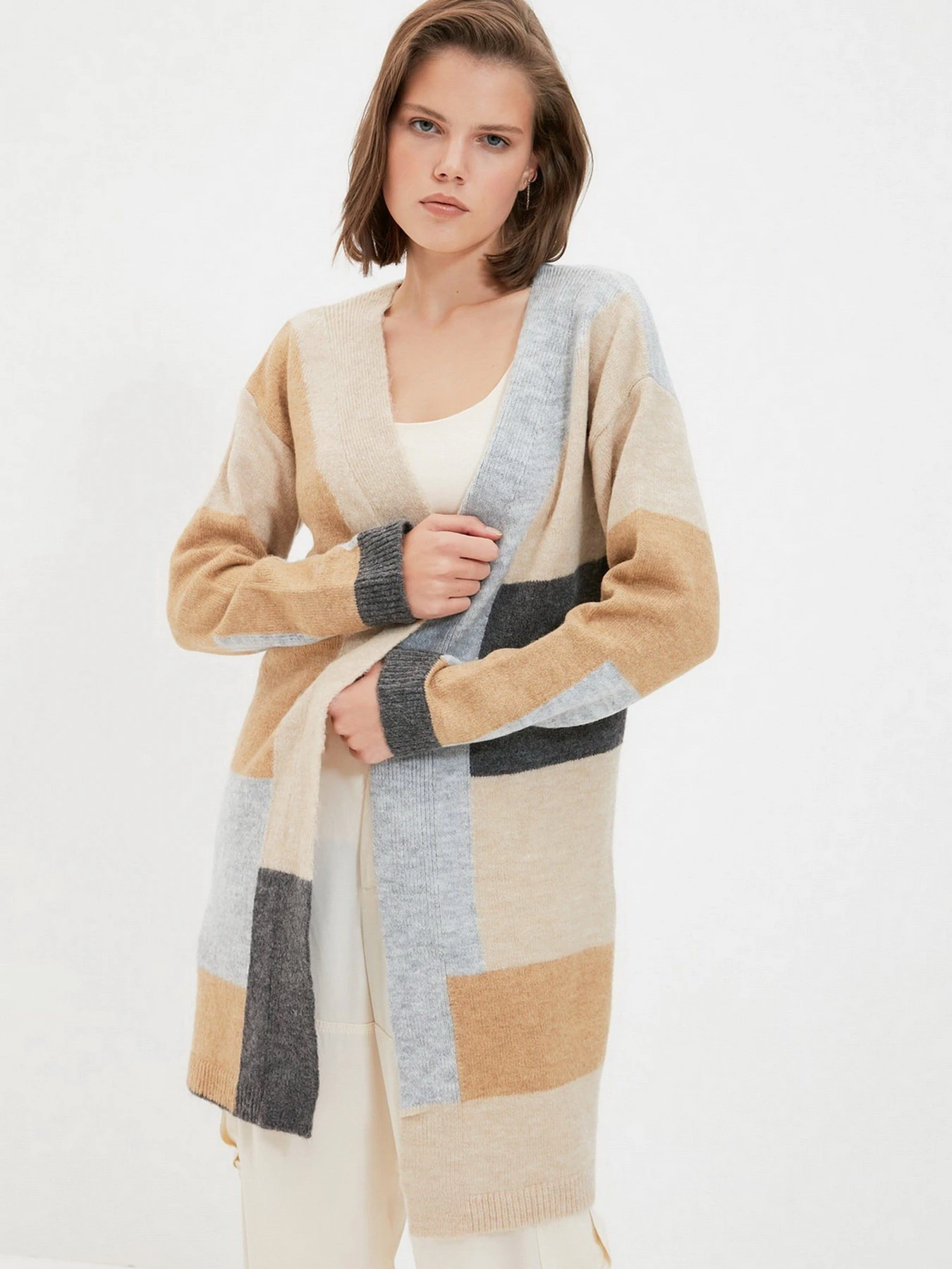 Свитры и кардиганы Trendyol модель TWOAW22HI0507/Ekru Свитры и кардиганы Trendyol модель TWOAW22HI0507/Ekru Фото