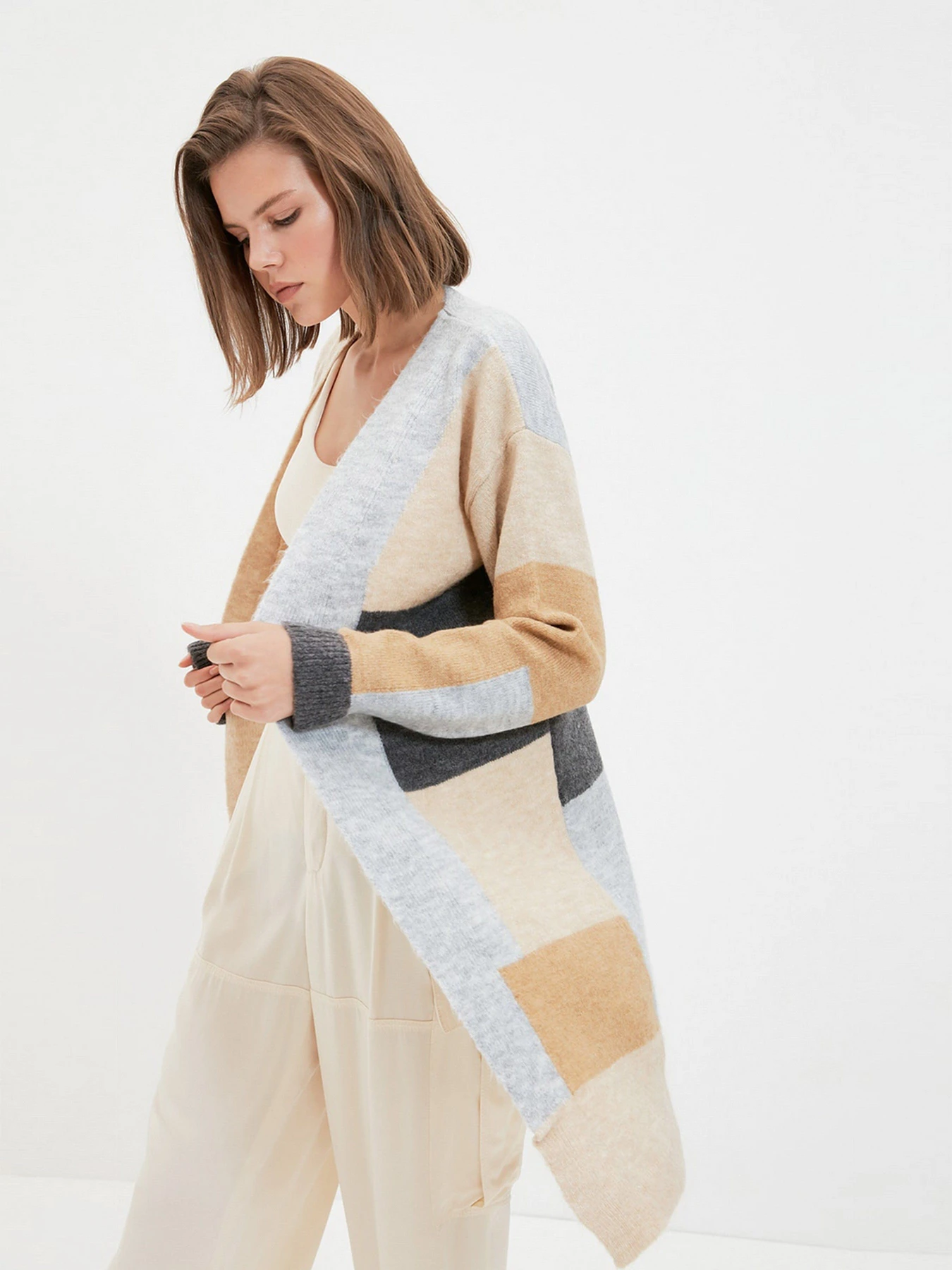 Свитры и кардиганы Trendyol модель TWOAW22HI0507/Ekru Свитры и кардиганы Trendyol модель TWOAW22HI0507/Ekru Фото