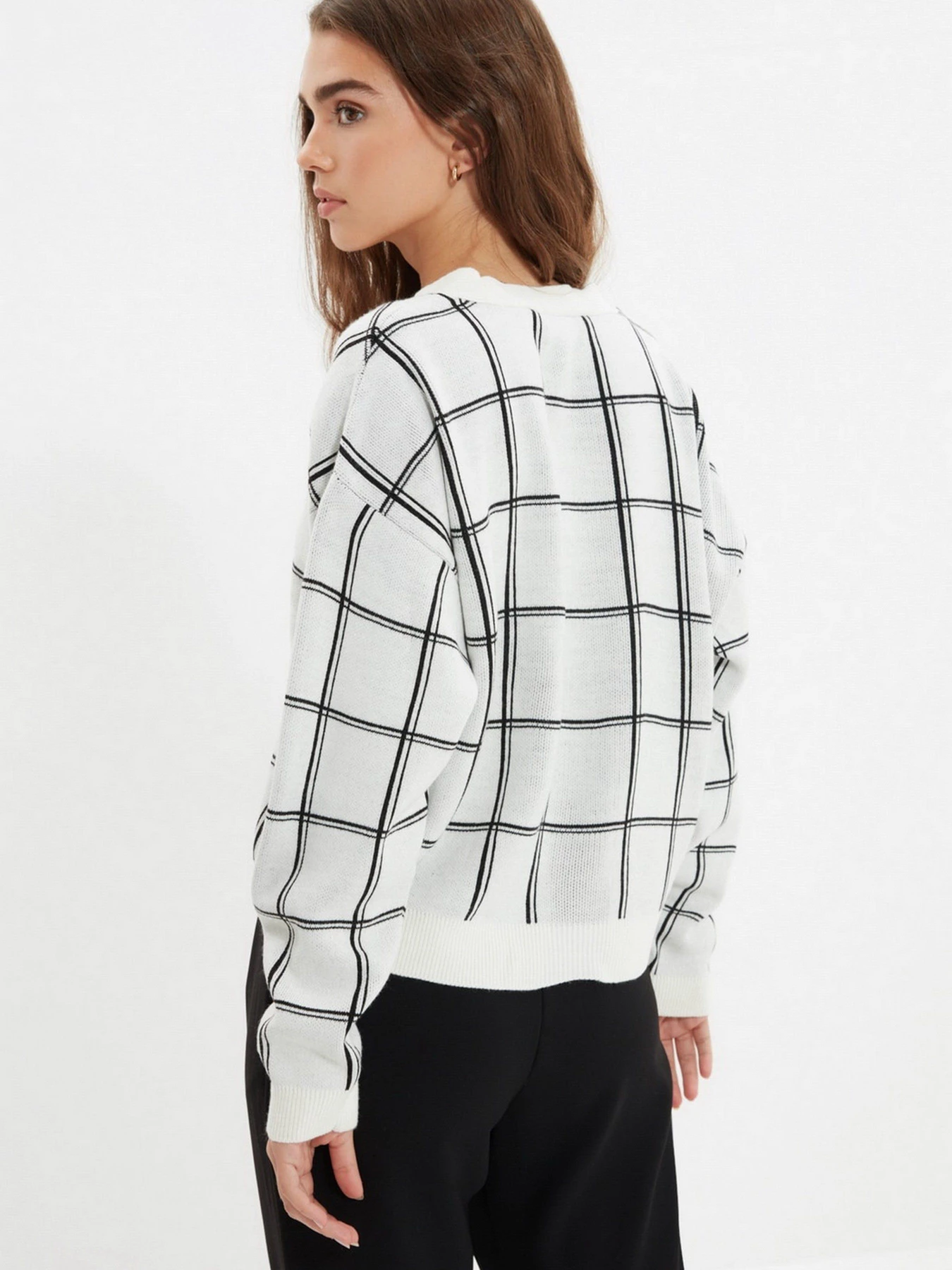Свитры и кардиганы Trendyol модель TWOAW22HI0582/Ekru Свитры и кардиганы Trendyol модель TWOAW22HI0582/Ekru Фото