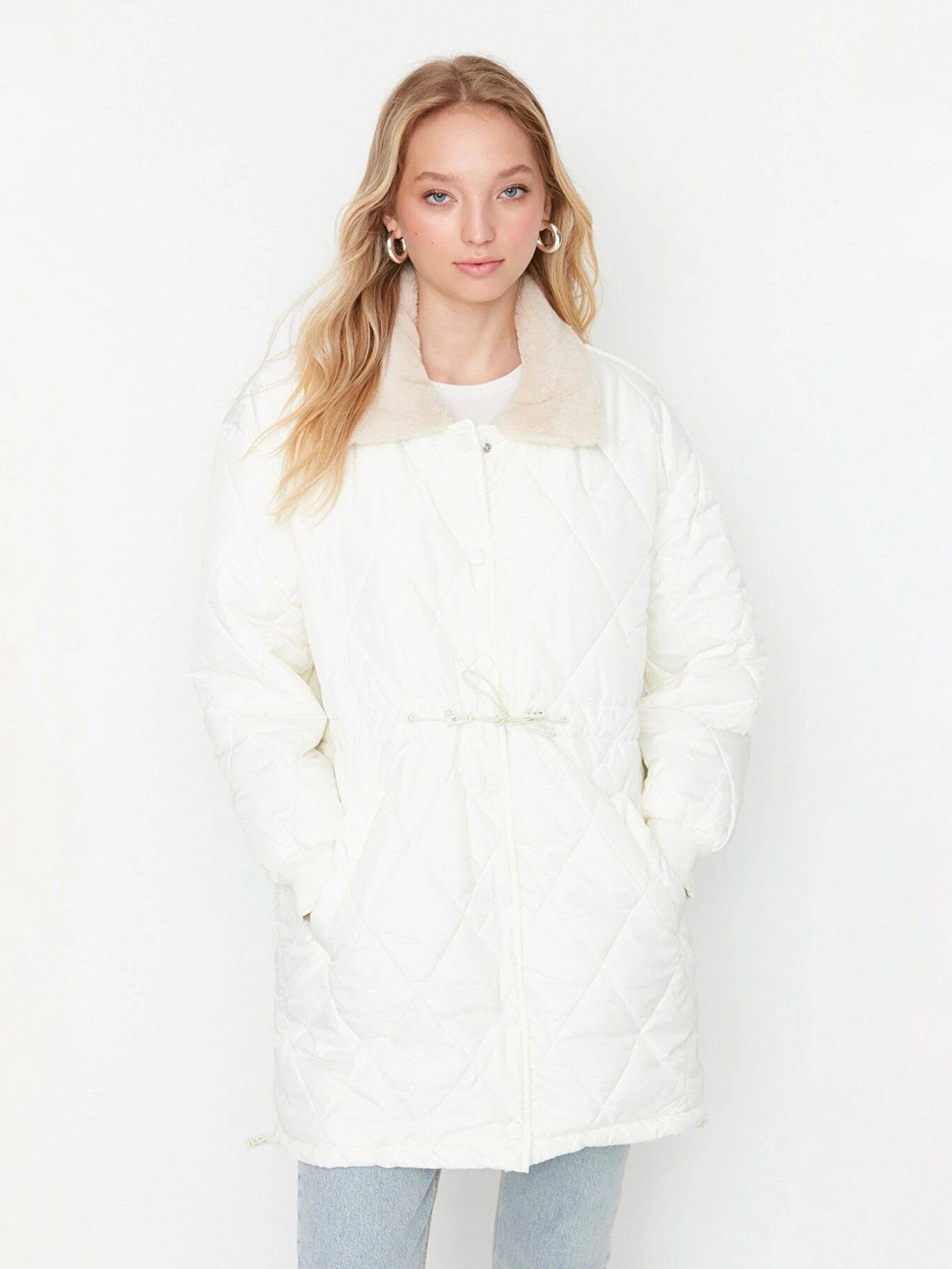 Куртки и дубленки Trendyol модель TWOAW22MO0011/Ekru Фото