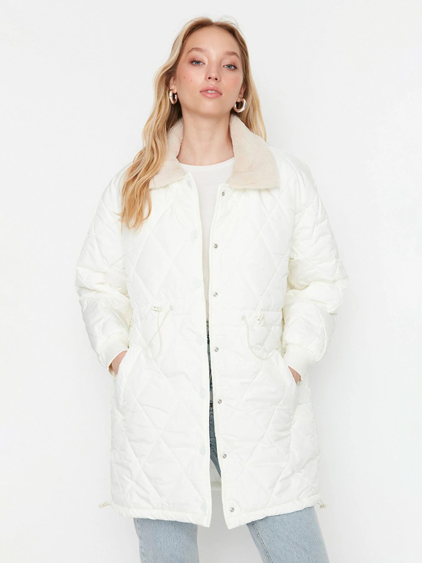 Куртки и дубленки Trendyol модель TWOAW22MO0011/Ekru Фото
