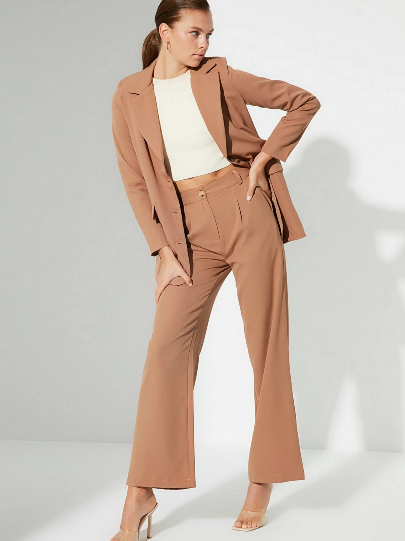 Штани Trendyol модель TWOAW22PL0154/Kahverengi Штани Trendyol модель TWOAW22PL0154/Kahverengi Фото