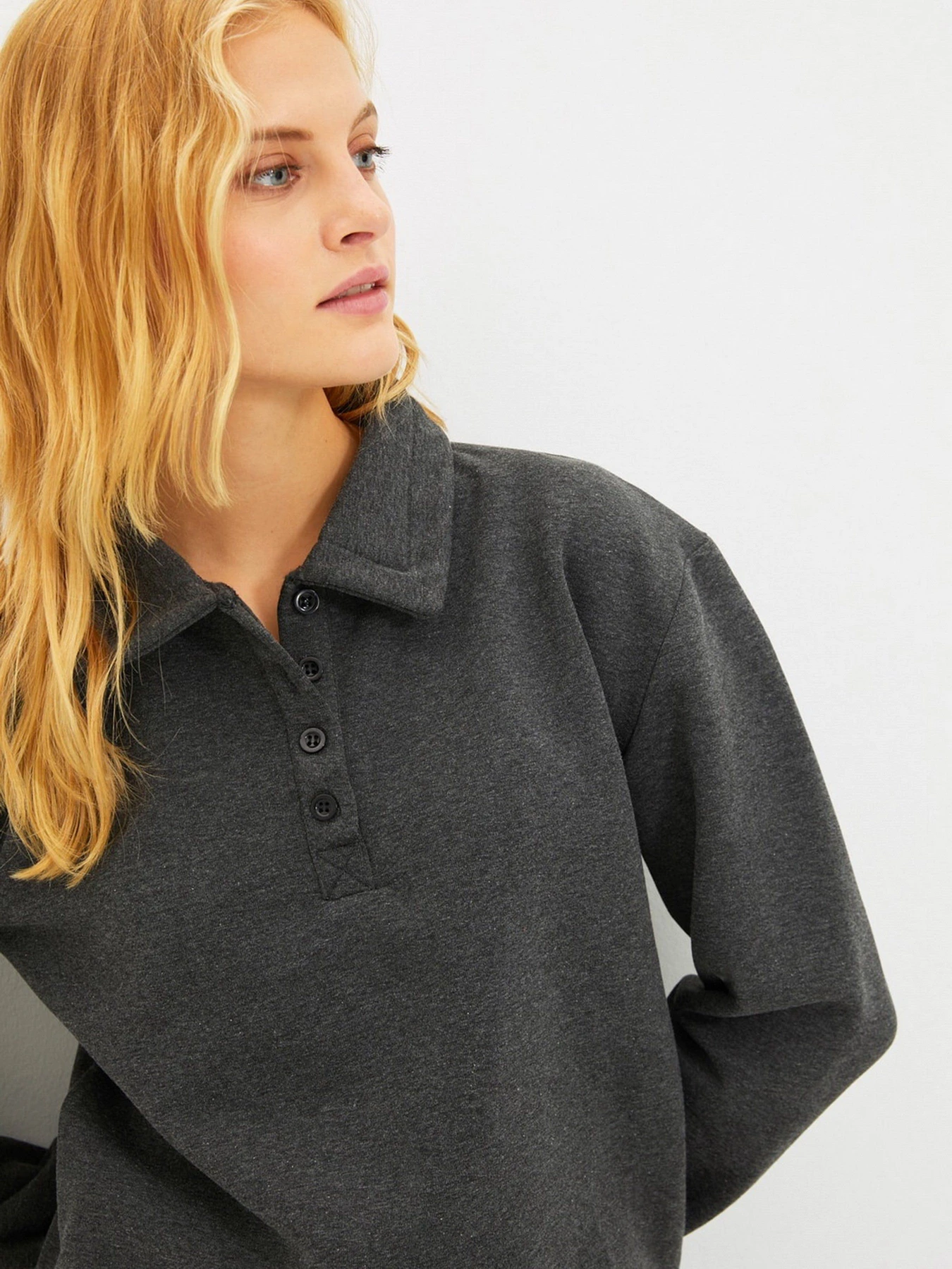 Худи и свитшоты Trendyol модель TWOAW22SW0423/Antrasit Худи и свитшоты Trendyol модель TWOAW22SW0423/Antrasit Фото