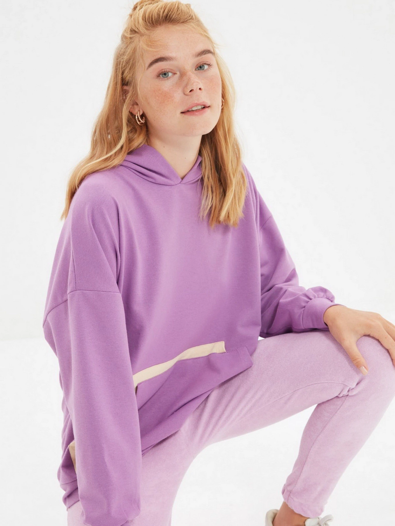 Худи и свитшоты Trendyol модель TWOAW22SW1393/Lila Худи и свитшоты Trendyol модель TWOAW22SW1393/Lila Фото