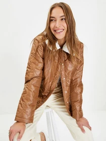 Куртки и дубленки Trendyol модель TWOAW22MO0480/Camel Фото