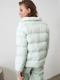 Куртки и дубленки Trendyol модель TWOAW21MO0045/Mint Фото