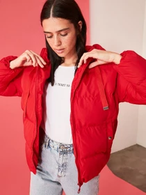 Куртки и дубленки Trendyol модель TWOAW21MO0022/Kirmizi Фото