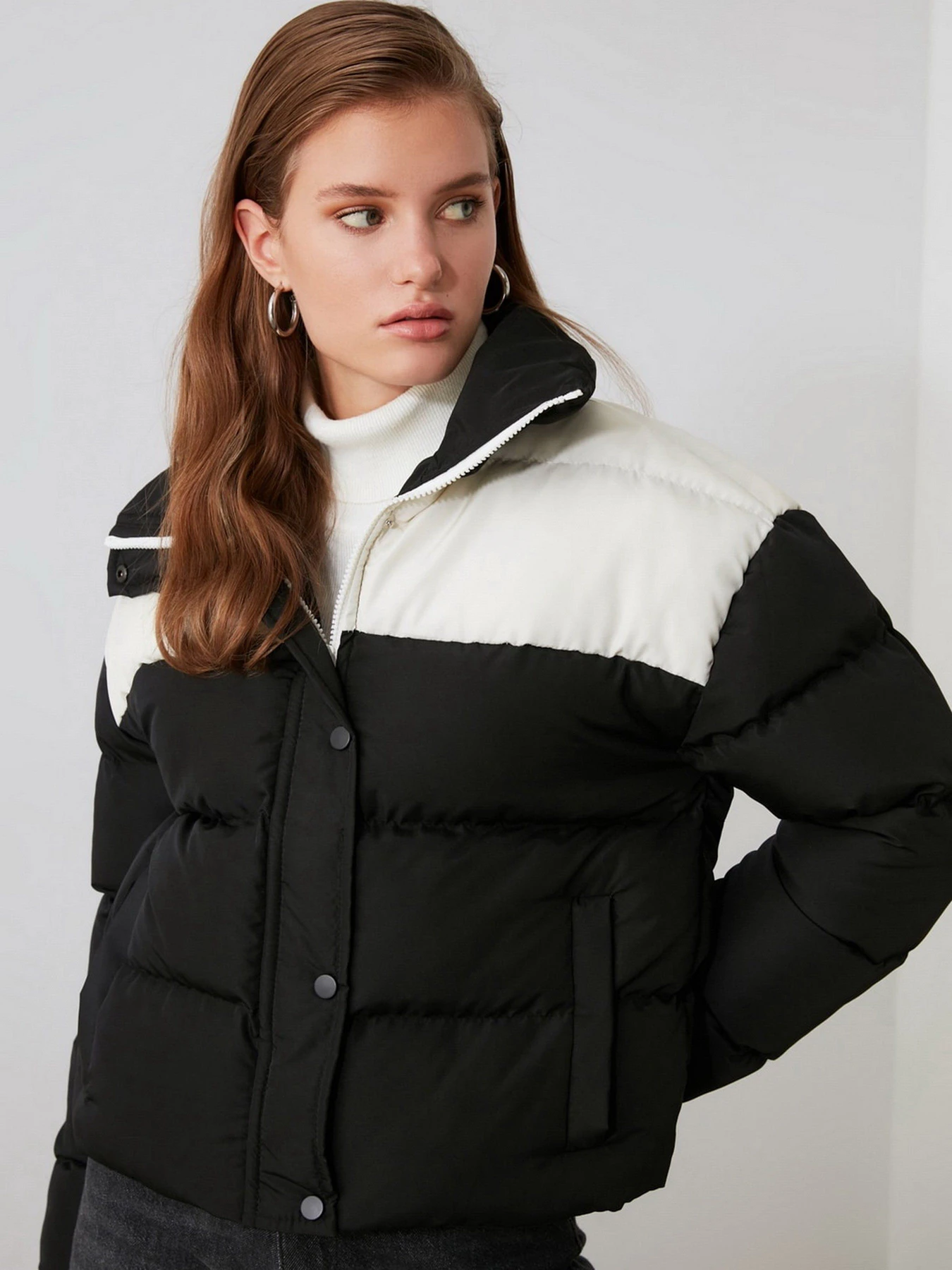Куртки и дубленки Trendyol модель TWOAW21MO0052/Siyah Куртки и дубленки Trendyol модель TWOAW21MO0052/Siyah Фото