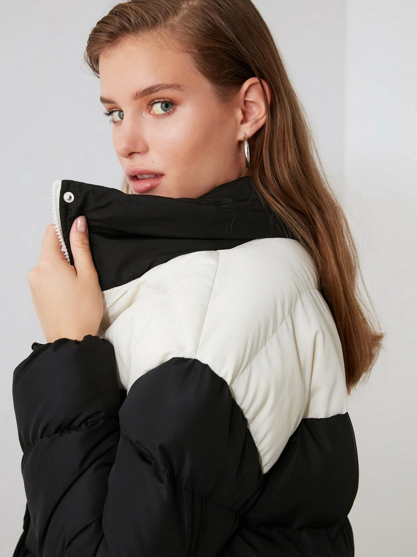 Куртки и дубленки Trendyol модель TWOAW21MO0052/Siyah Куртки и дубленки Trendyol модель TWOAW21MO0052/Siyah Фото