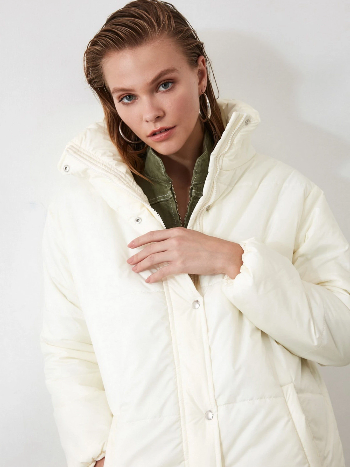 Куртки и дубленки Trendyol модель TWOAW21MO0054/Ekru Фото