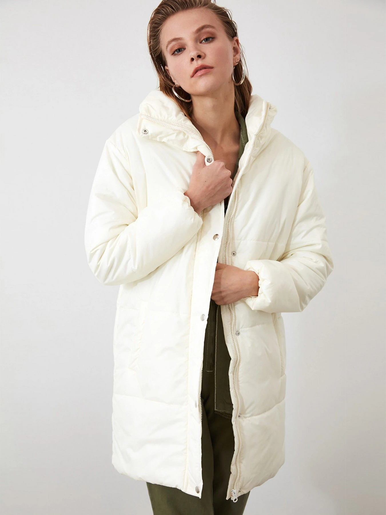 Куртки и дубленки Trendyol модель TWOAW21MO0054/Ekru Фото