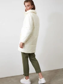 Куртки и дубленки Trendyol модель TWOAW21MO0054/Ekru Фото