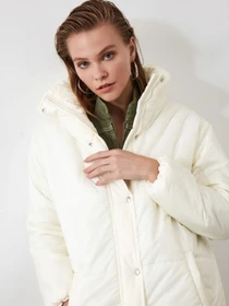 Куртки и дубленки Trendyol модель TWOAW21MO0054/Ekru Фото