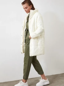 Куртки и дубленки Trendyol модель TWOAW21MO0054/Ekru Фото