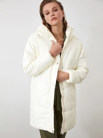 Куртки и дубленки Trendyol модель TWOAW21MO0054/Ekru Фото