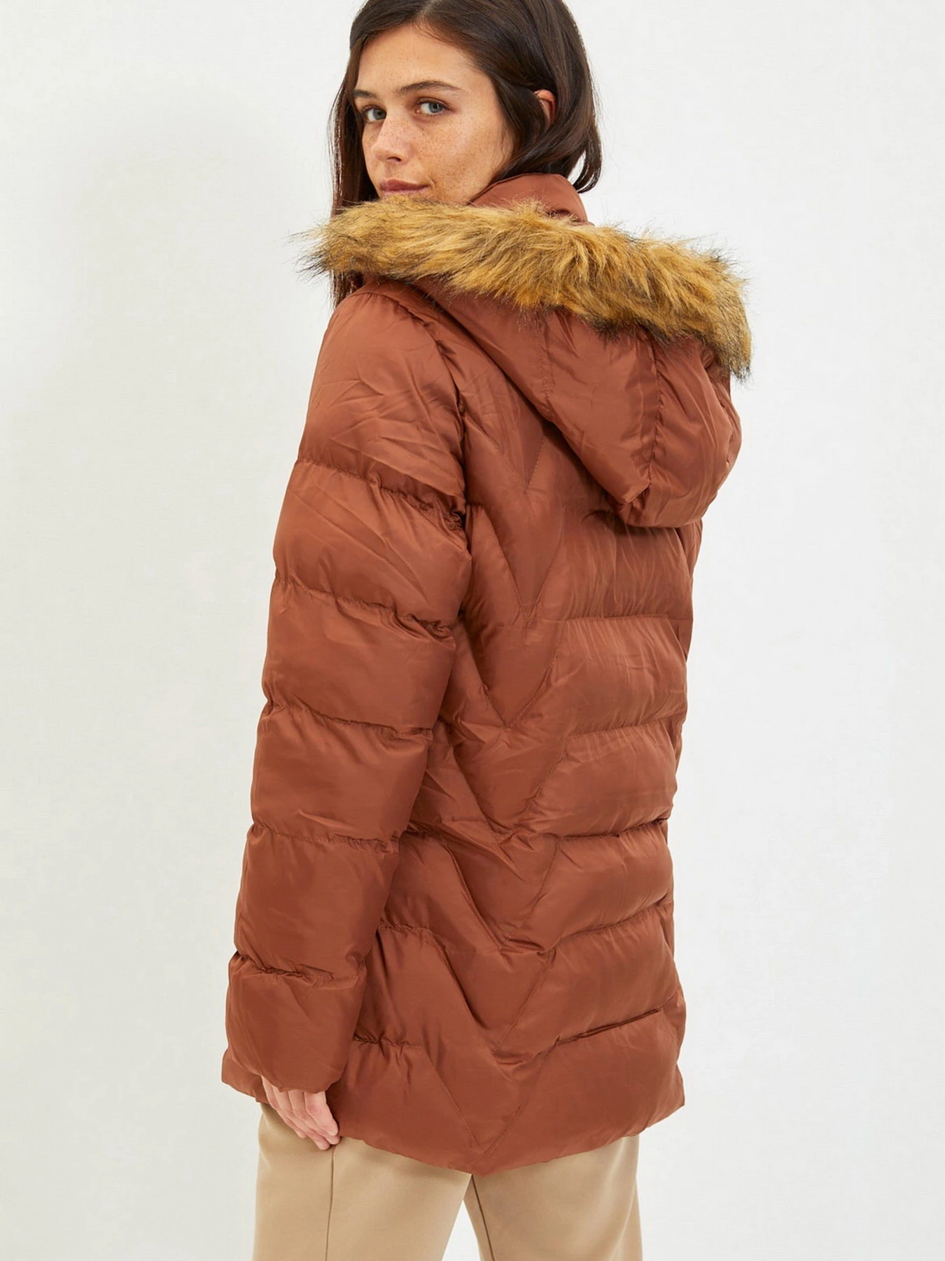 Куртки и дубленки Trendyol модель TWOAW22MO0582/Kahverengi Куртки и дубленки Trendyol модель TWOAW22MO0582/Kahverengi Фото